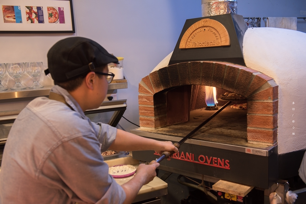【天母美食】歐奇窯烤披薩Pizzeria Oggi～台灣第一家經過義大利認證過的披薩料理｜四人分享餐 x 精緻的義式美味地道披薩必點｜天母SOGO美食